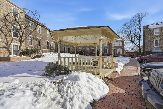 Foto del edificio - 6701 Washington Blvd