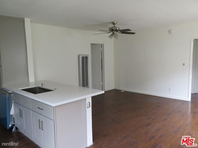 Foto del edificio - 3 br, 2 bath House - 12492 Gilmore Ave Apt 4