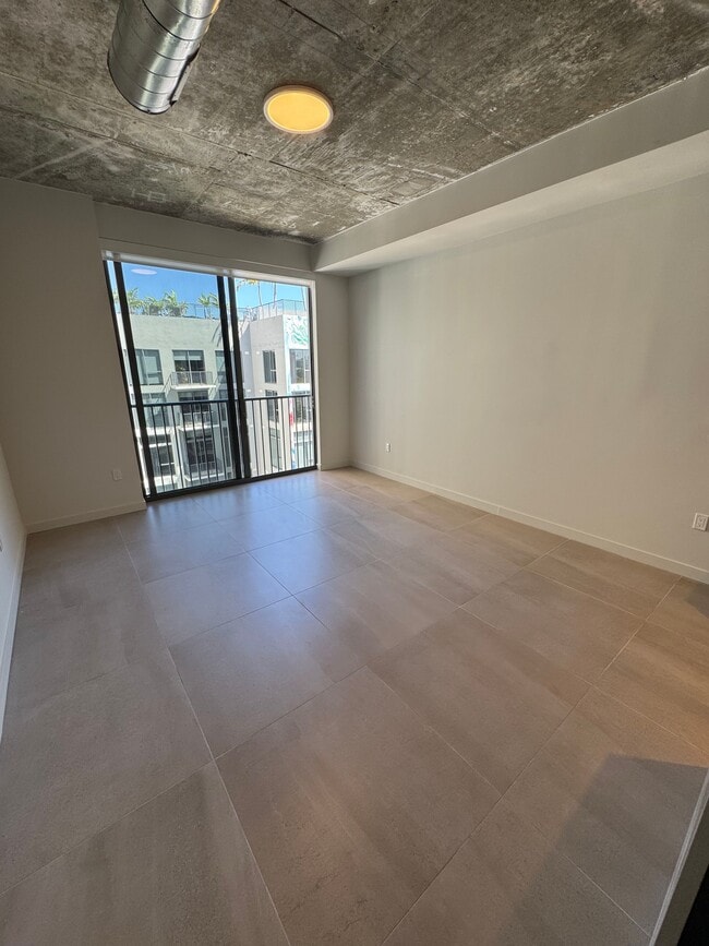 Building Photo - 120 NW 31st St