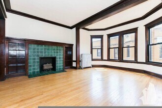 Building Photo - 2426 N Sawyer Ave
