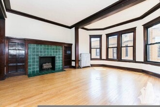 Building Photo - 2426 N Sawyer Ave