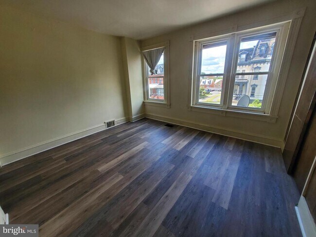 Foto del edificio - 645 N 3rd St