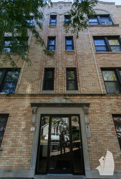 Building Photo - 1101 W Wellington Ave