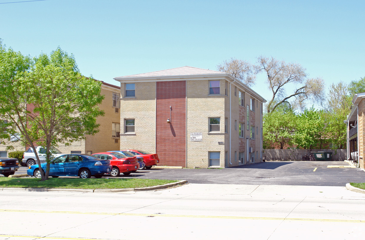 Primary Photo - 1686 N 1st Ave