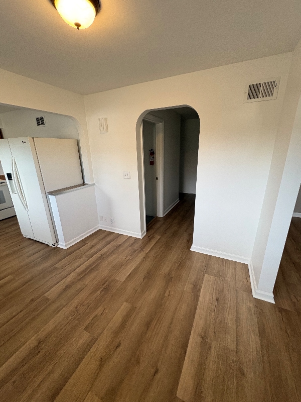 Building Photo - 3887 Crescent Dr