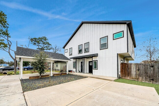 Building Photo - 8305 Prairie View Dr