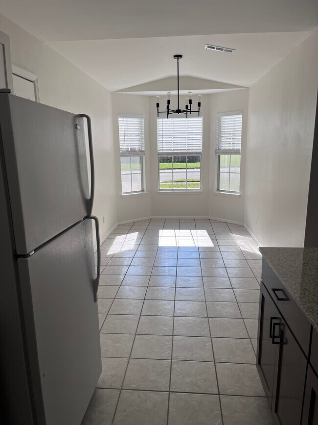 Foto del edificio - 1607 N Timberline Dr