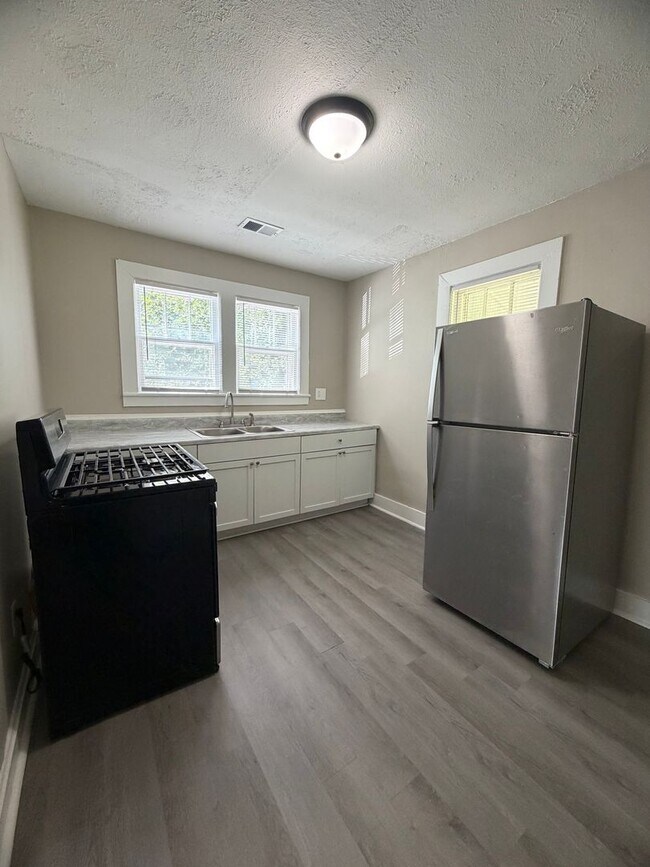 Building Photo - Open The Door To Your New Home! FIRST MONTH'S RENT FREE!!!!