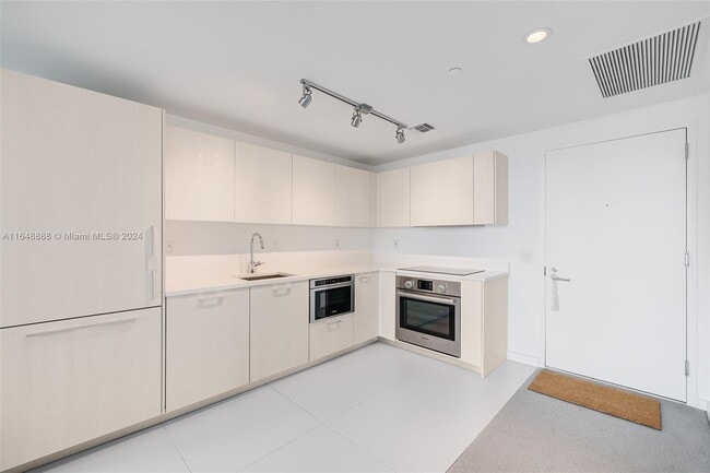 Foto del edificio - 501 NE 31st St