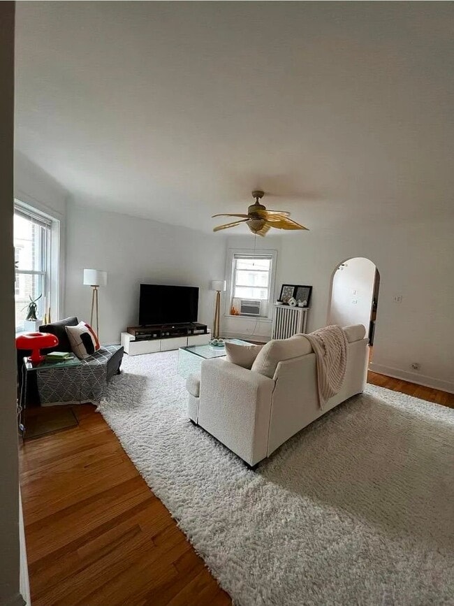 Building Photo - 6041 N Talman Ave