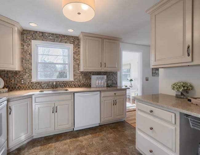 Building Photo - 438 Old Bedford Rd