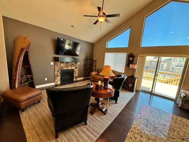 Building Photo - Stunning 5 Bedroom 3 Bathroom Home in Johnstown with Finished Basement!