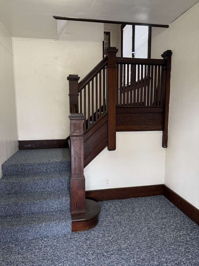 entry - 1620 W Fredonia Ave