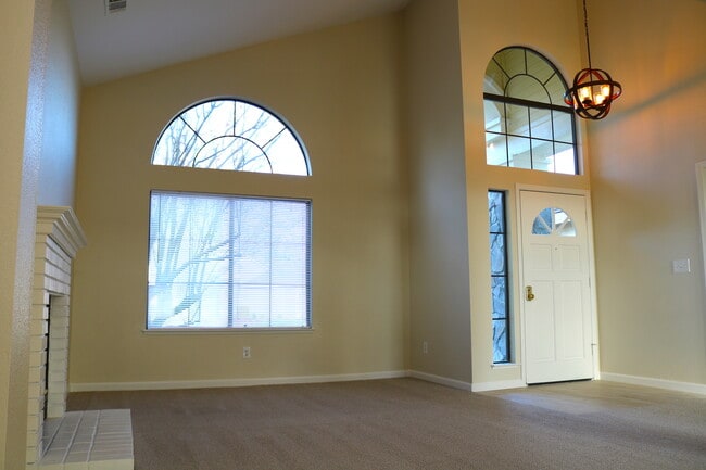 Foto del edificio - Stunning 3bed, 2.5 bath rent ready home !!