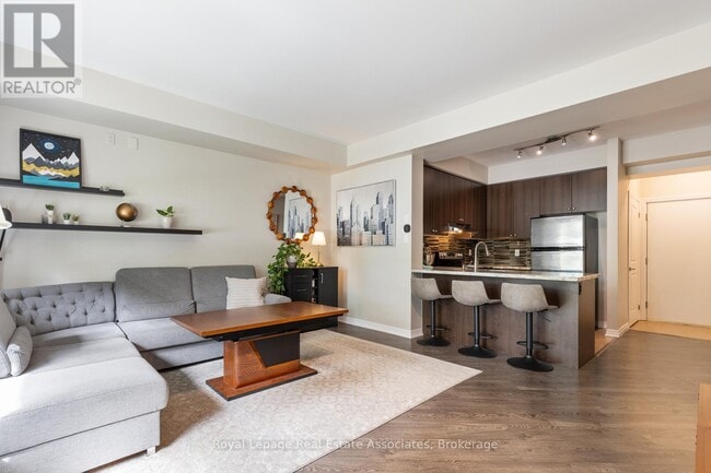 Photo du bâtiment - 1437 Lakeshore Rd E