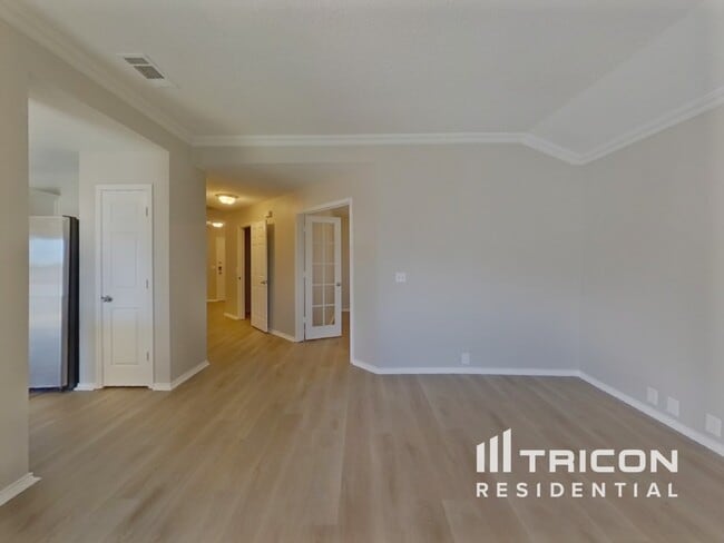 Foto del edificio - 1310 Cloyne Dr