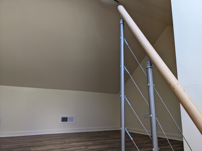 Building Photo - 2122