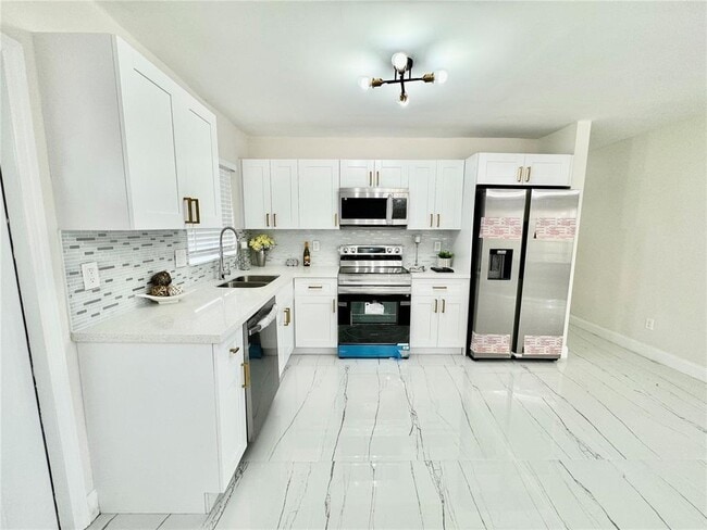 Foto del edificio - 1783 Lauderdale Manor Dr