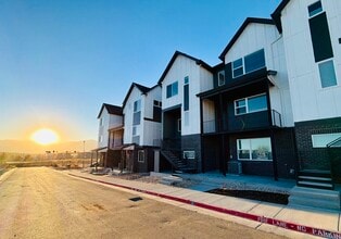 Building Photo - 7174 Clove Hitch Hts