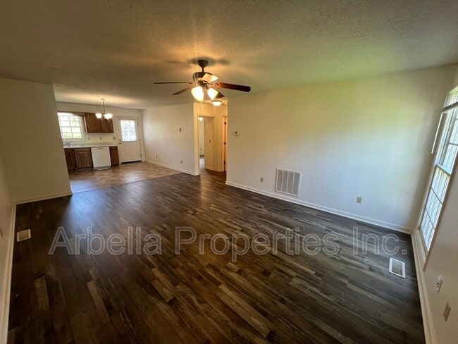 Building Photo - 115 Rowe Ln