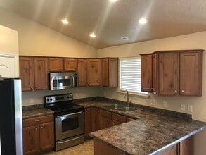 Building Photo - 1919 N Sego Lilly Dr