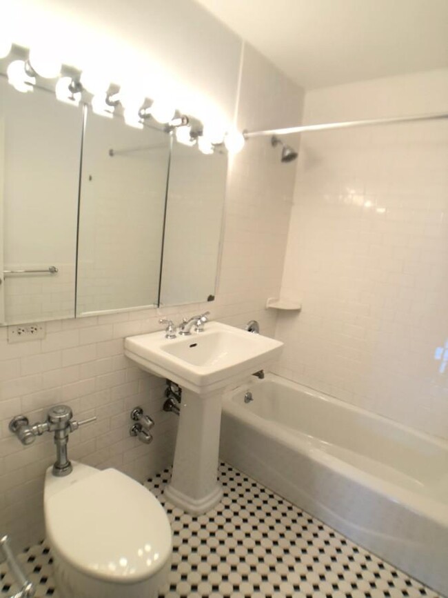 Foto del edificio - 1 bedroom in New York NY 10037