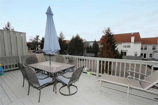 Building Photo - 212 Summit Way