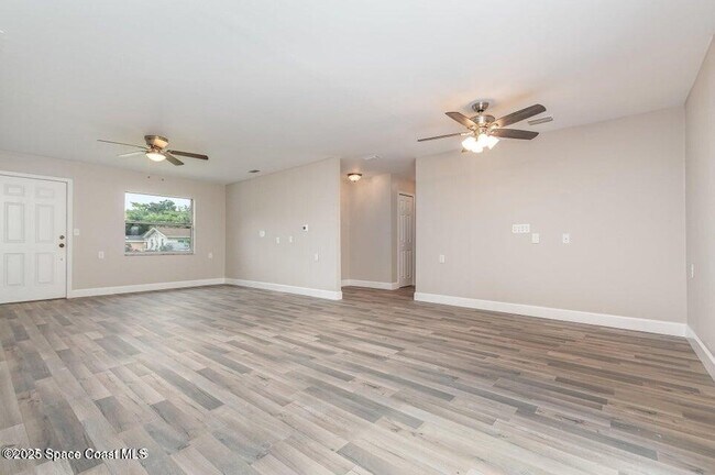 Building Photo - 1744 Valencia Ave
