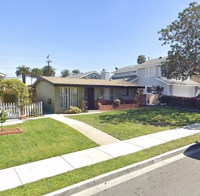 Building Photo - 820 Amapola Ave
