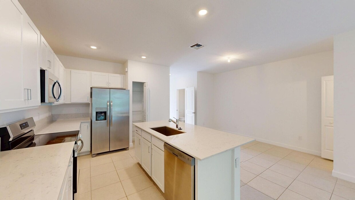 Foto principal - 4643 Hollister Ave