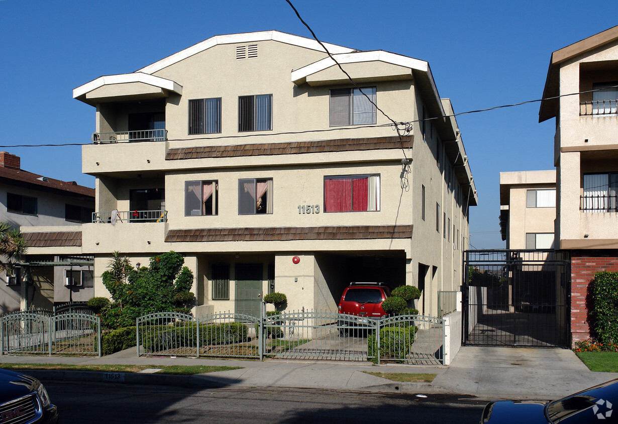Primary Photo - Villa Francisca