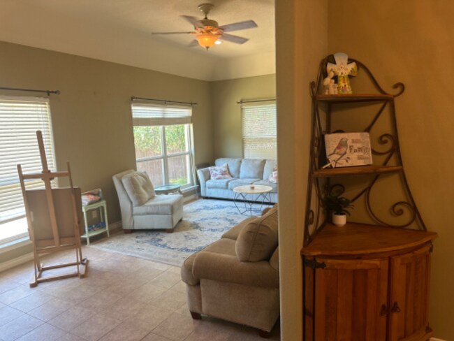 Foto del edificio - 1317 Wooded Knoll