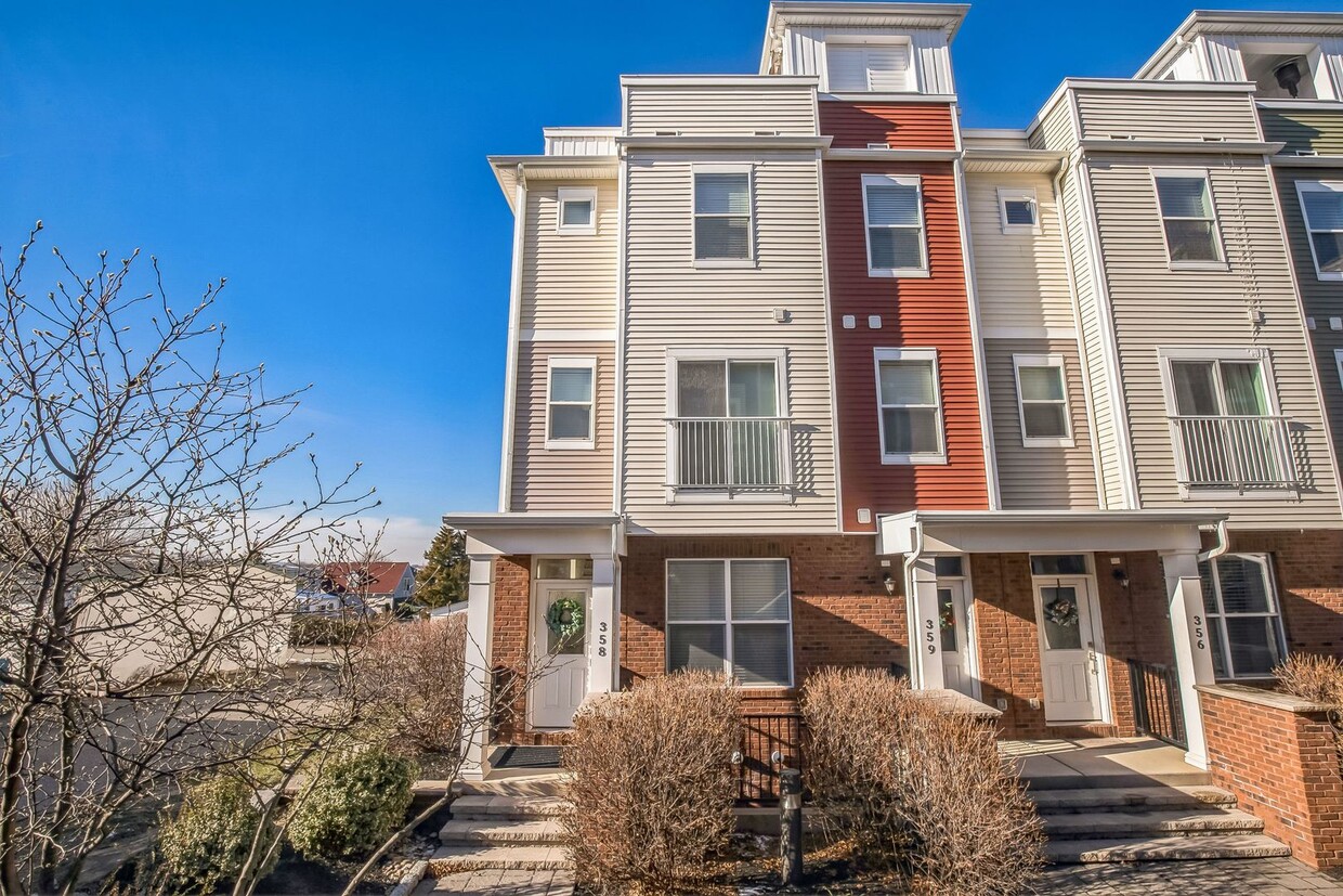 Foto principal - Gorgeous Conshohocken 3 Bedroom, 2.5 Bath ...