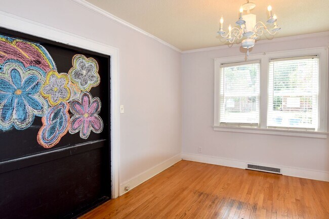 Building Photo - 2608 Vanderbilt Ave: 4 Bedroom + 2 Bonus R...