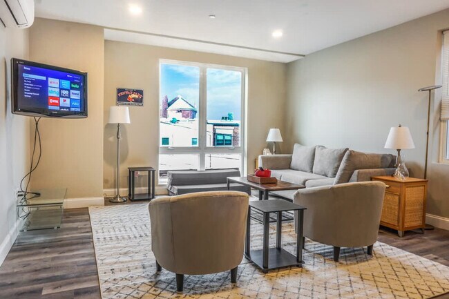 Building Photo - 140 Pearl St