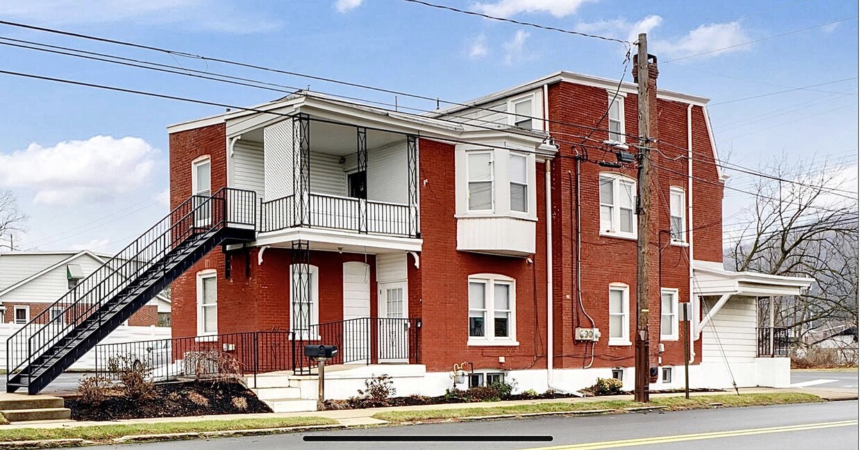 Foto principal - 3400 Rosedale Ave