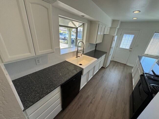 Foto del edificio - 3 bedroom | 2 bathroom | Citrus Heights Single Family Home