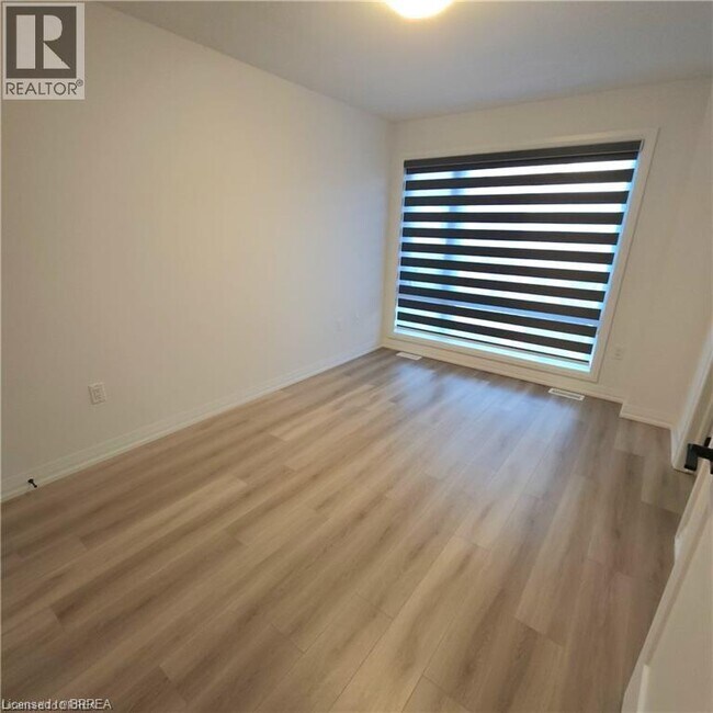 Photo du bâtiment - 55 TOM BROWN Dr