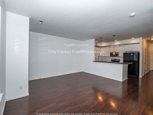 Foto del edificio - Three Bedroom Craftsman Amberglen Townhome! DEPOSIT SPECIAL