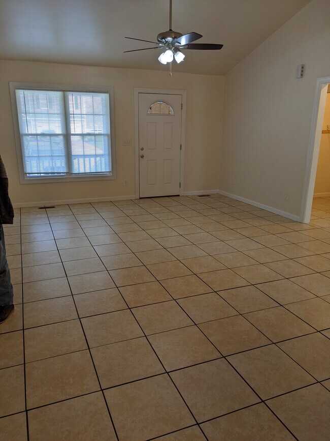 Foto del edificio - 4001 Saxby Ln NW