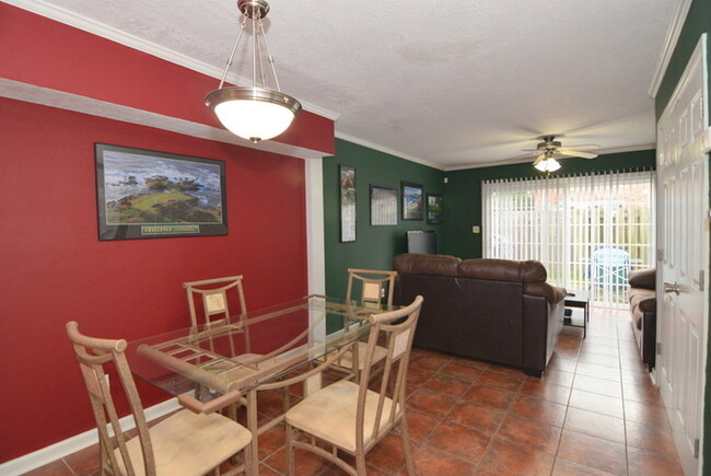 Foto del edificio - 2651 Berkshire Rd