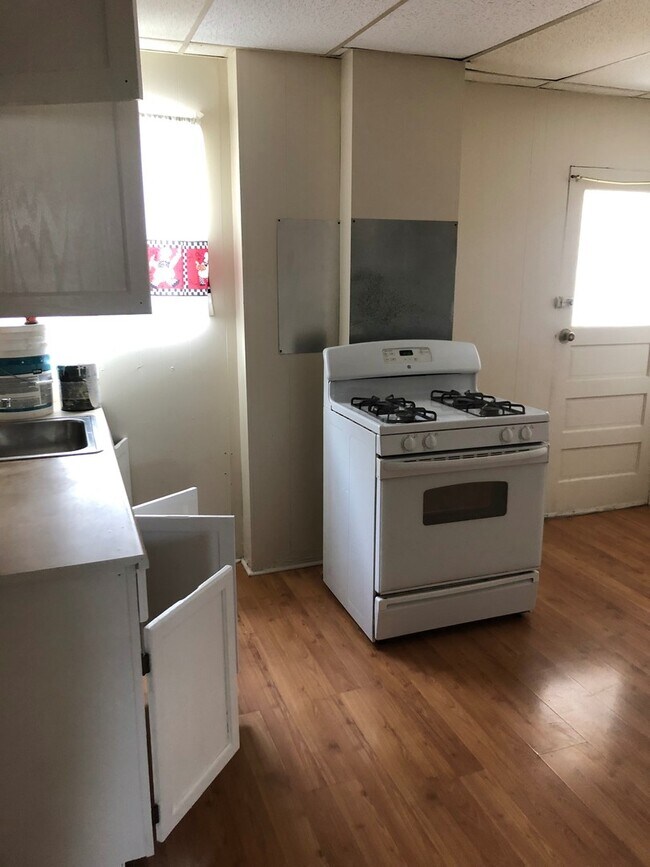 Foto del edificio - Charming Single-Family Home in Hazelwood –...
