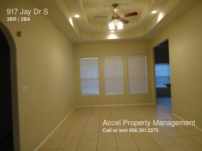 Foto del edificio - 917 Jay Dr N