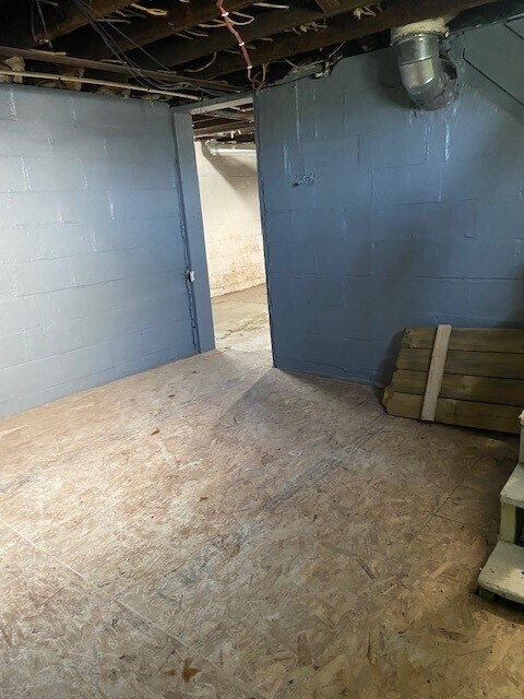 Building Photo - 375 Lillian St