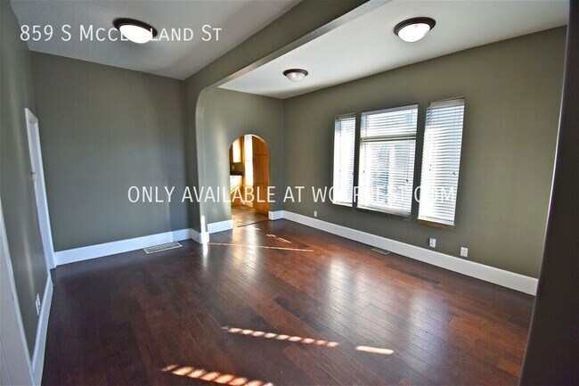 Foto del edificio - Beautiful 3 Bed 9th & 9th Home! No Deposit...