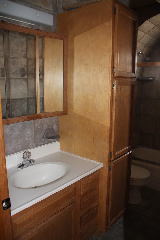 Building Photo - 127 Hanks Dr