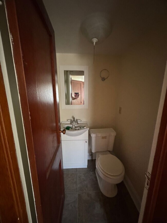 Building Photo - Charming 3 Bedroom 1.5 Bath Home