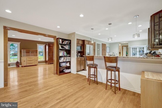 Building Photo - 2230 Carmichael Dr