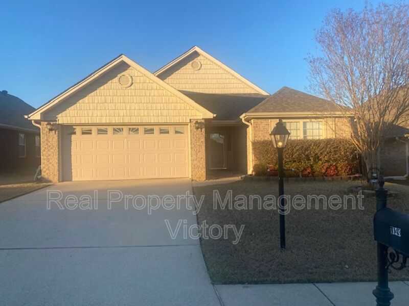 Primary Photo - 1043 Lexington Dr