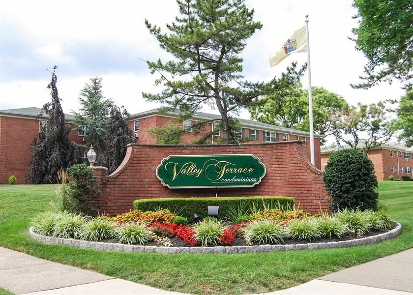 Primary Photo - 51 Hinchman Ave